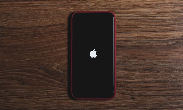iphone stuck on apple logo
